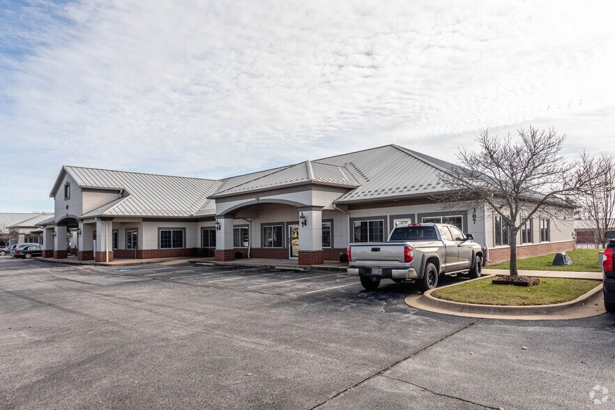 More Photos Of 307 SW 18th St, Bentonville Office For Lease