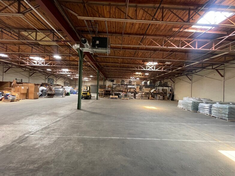 More Photos Of 15 Saunders Way, Westbrook Warehouse For Lease