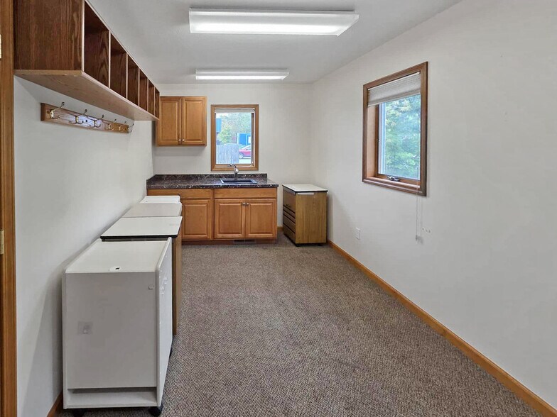 More Photos Of 9252 Lake City Rd, Houghton Lake Medical For Sale