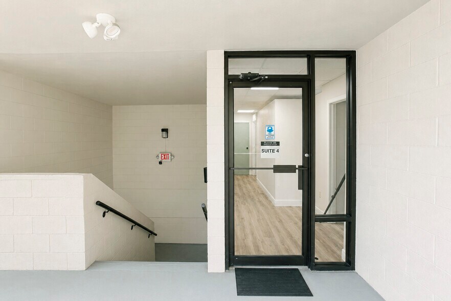 More Photos Of 385 W Fairbanks Ave, Winter Park Office For Lease