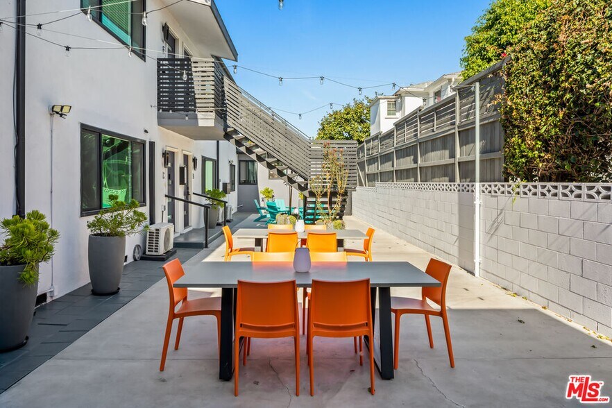More Photos Of 1838 20th St, Santa Monica Apartments For Sale