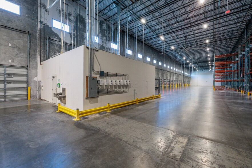 More Photos Of 8401 State Road 33 N, Lakeland Distribution For Lease