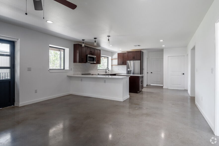 More Photos Of 7501 SH 71, Spicewood Unknown For Lease