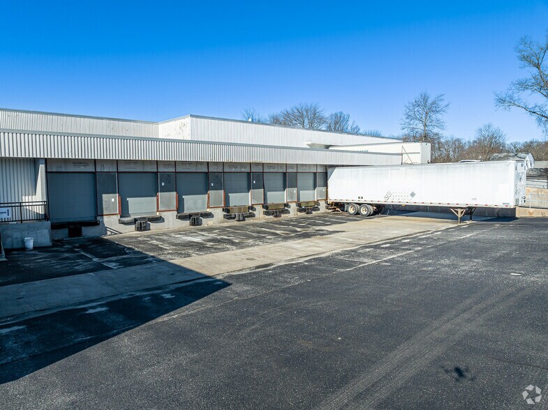 More Photos Of 53 Manning Rd, Enfield Warehouse For Lease
