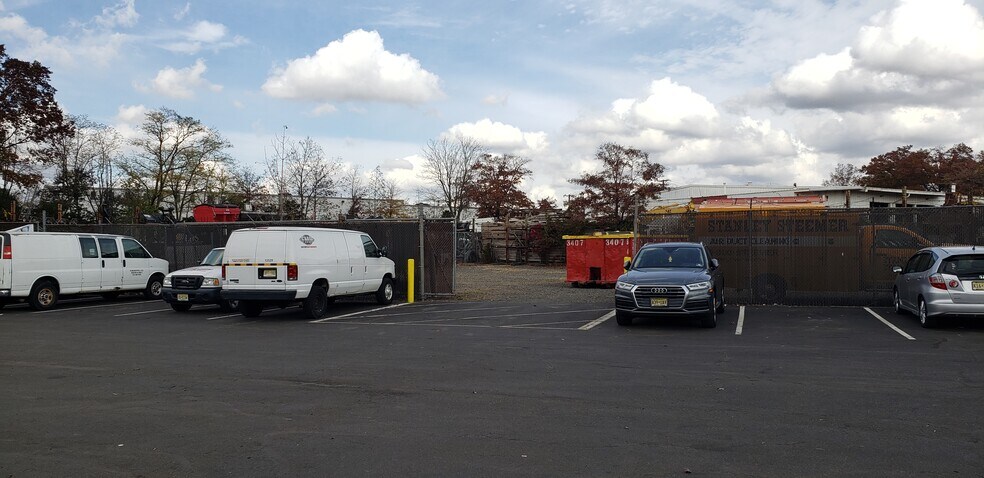 More Photos Of 40 Brunswick Ave, Edison Land For Lease
