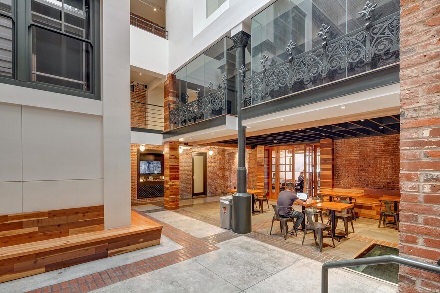 More Photos Of 115 SW Ash St, Portland Office For Lease