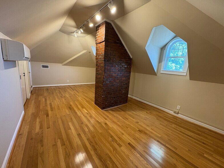 More Photos Of 143 4th Ave N, Franklin Loft Creative Space For Lease