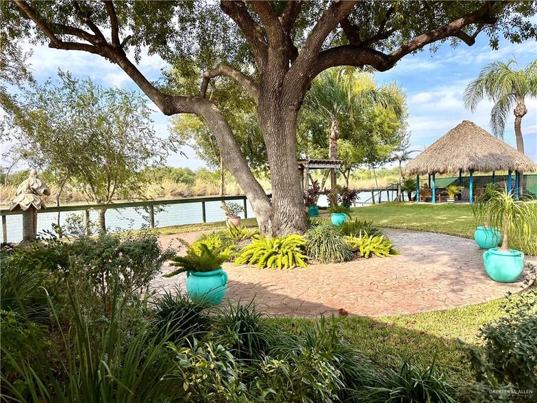 More Photos Of 214 E Chimney Rd, Mission Restaurant For Sale