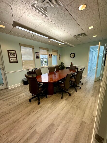 More Photos Of 100 SW Albany Ave, Stuart Office Residential For Lease