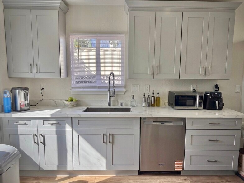 More Photos Of 228 S Shoreline Blvd, Mountain View Apartments For Sale