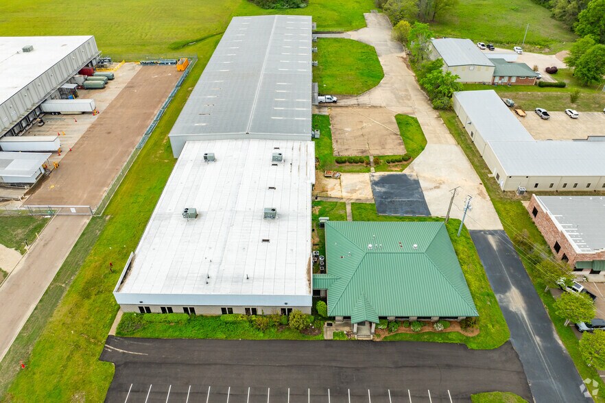 More Photos Of 135 Industrial Dr N, Madison Warehouse For Sale