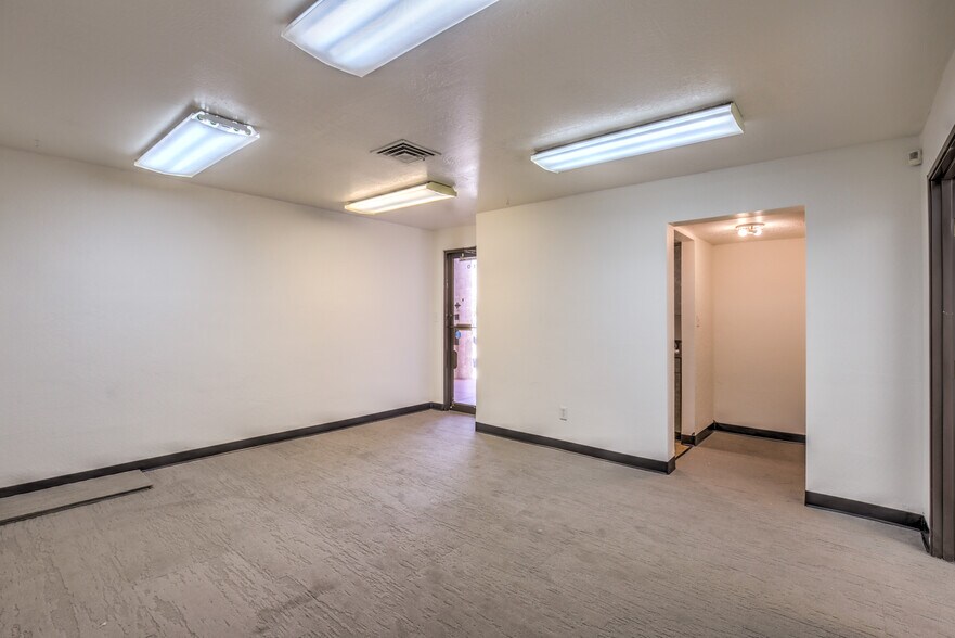 More Photos Of 3320-3340 W Wynn Rd, Las Vegas Office Residential For Lease