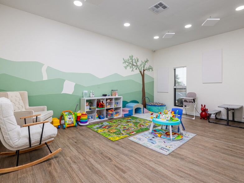 More Photos Of 6600 S Lakewoods Dr, Georgetown Specialty For Sale