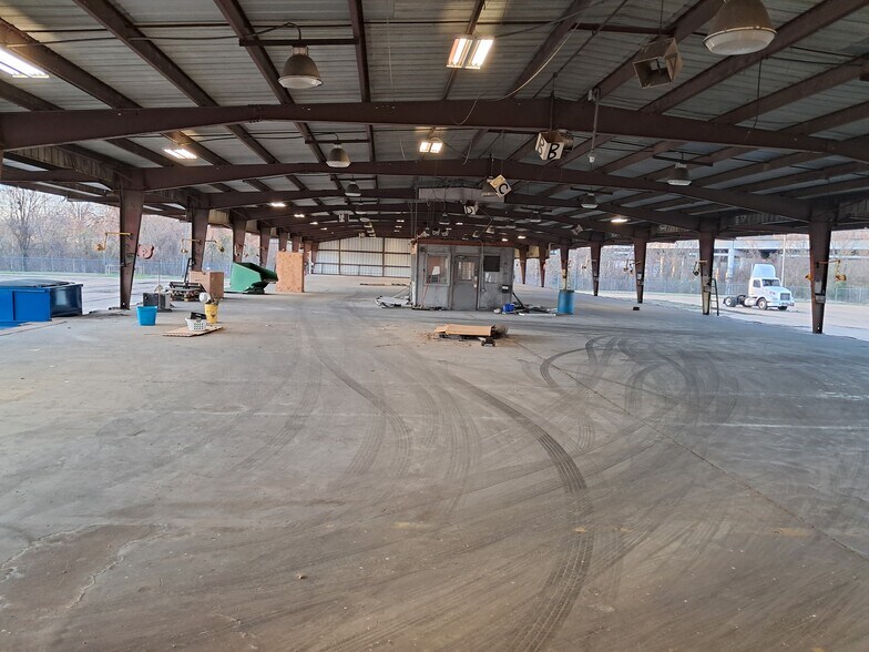 More Photos Of 1651 Kerr Dr, Jackson Flex For Sale