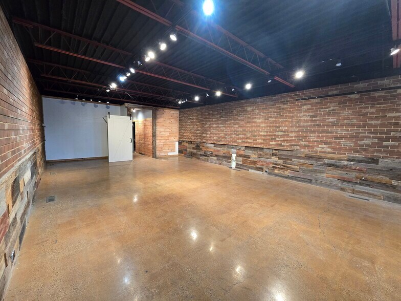 More Photos Of 2758 Coolidge Hwy, Berkley Storefront For Sale