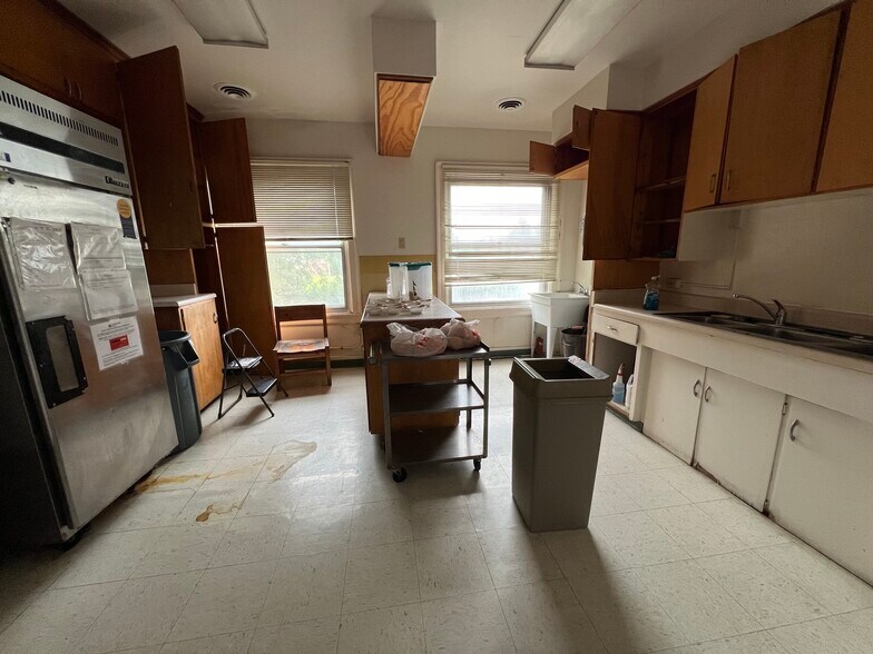 More Photos Of 1924 SW Adams St, Peoria Assisted Living For Sale