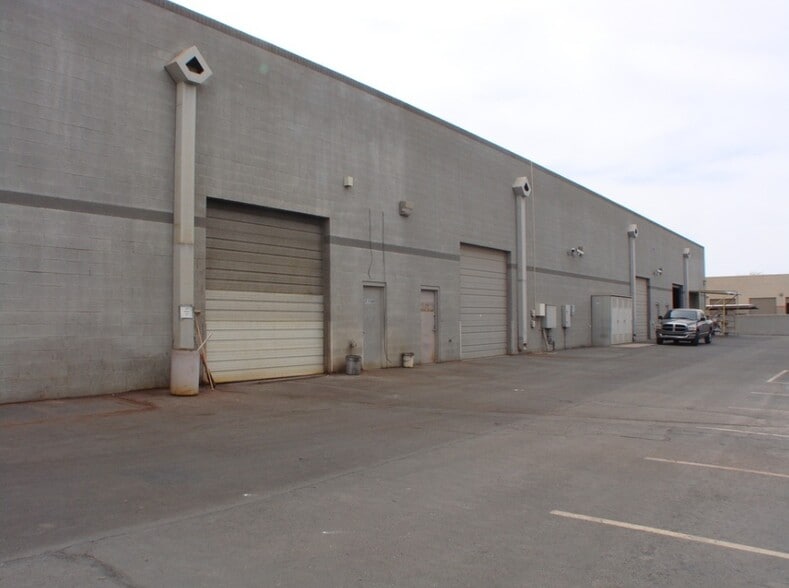 More Photos Of 2730 E Jones Ave, Phoenix Warehouse For Lease