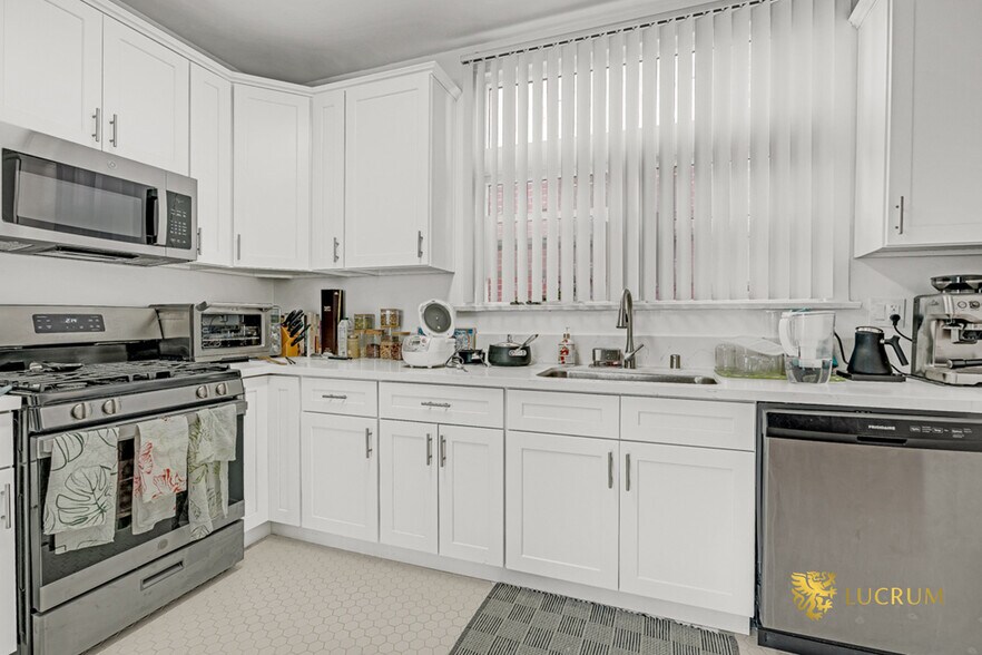 More Photos Of 534-542 S Coronado St, Los Angeles Apartments For Sale