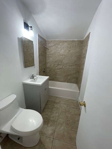 More Photos Of 16123 Wyandotte St, Van Nuys Service For Lease
