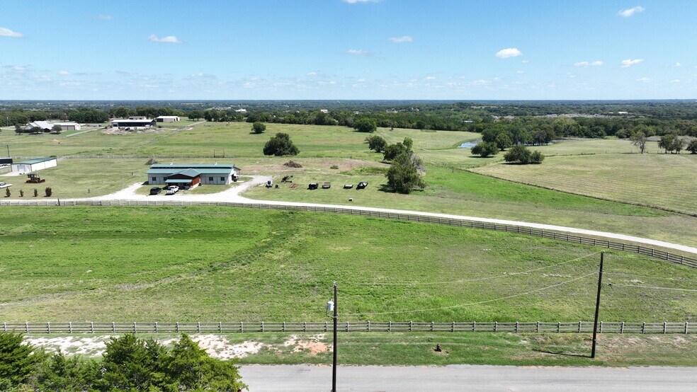 More Photos Of 1253 N Hill St, Van Alstyne Light Distribution For Sale