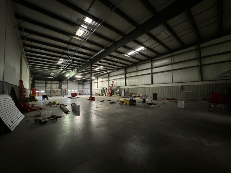 More Photos Of 3010 E 39th St, Kearney Warehouse For Sale