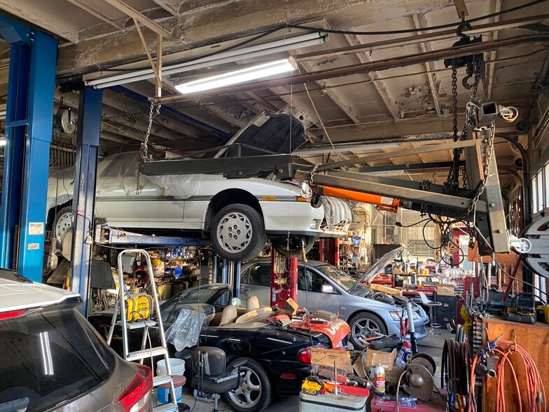 More Photos Of 20 Grayrock Rd, Scarsdale Light Manufacturing For Sale