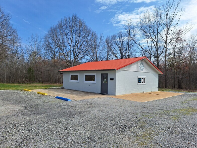 Primary Photo Of 31993 US-70 Hwy, Bruceton General Retail For Sale