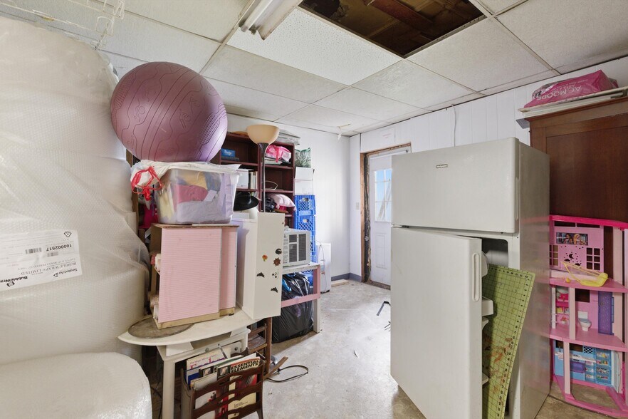 More Photos Of 198 N Main St, Salem Storefront Retail Residential For Sale