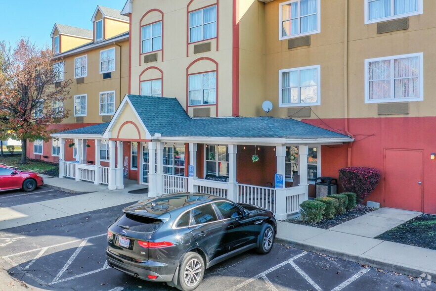 More Photos Of 2463 E Sharon Rd, Cincinnati Hotel For Sale