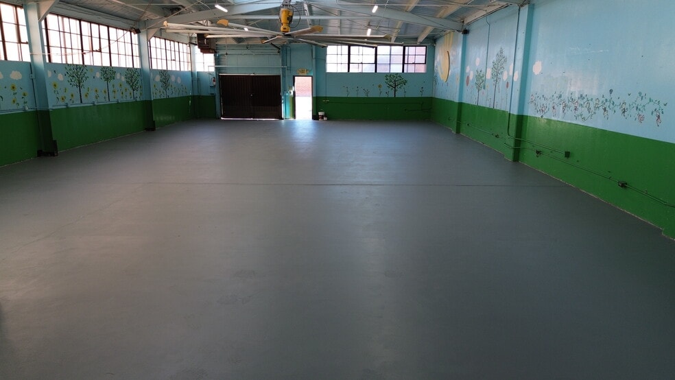 More Photos Of 1728 Maple Ave, Los Angeles Warehouse For Lease