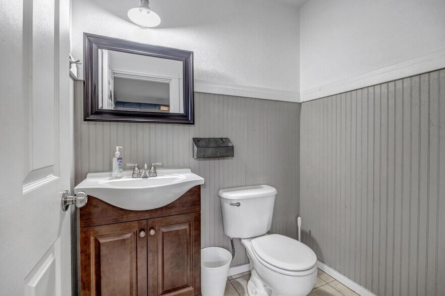 More Photos Of 931 N Liberty St, Jacksonville Warehouse For Sale