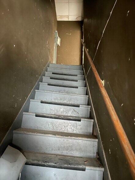 More Photos Of 525 E Morgan St, Boonville General Retail For Sale