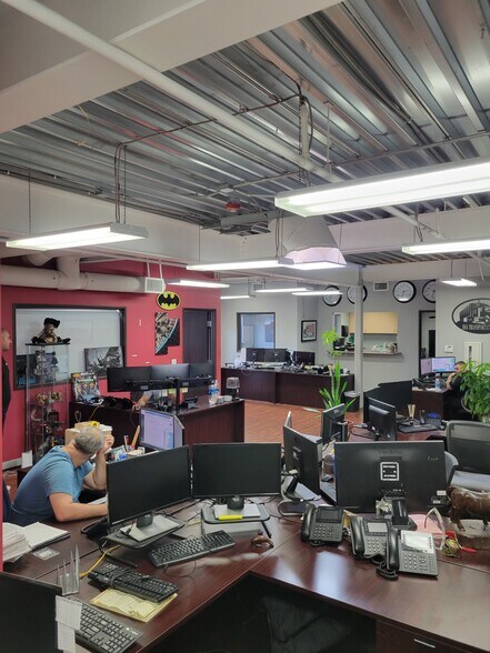 More Photos Of 2626 Foothill Blvd, La Crescenta Loft Creative Space For Lease