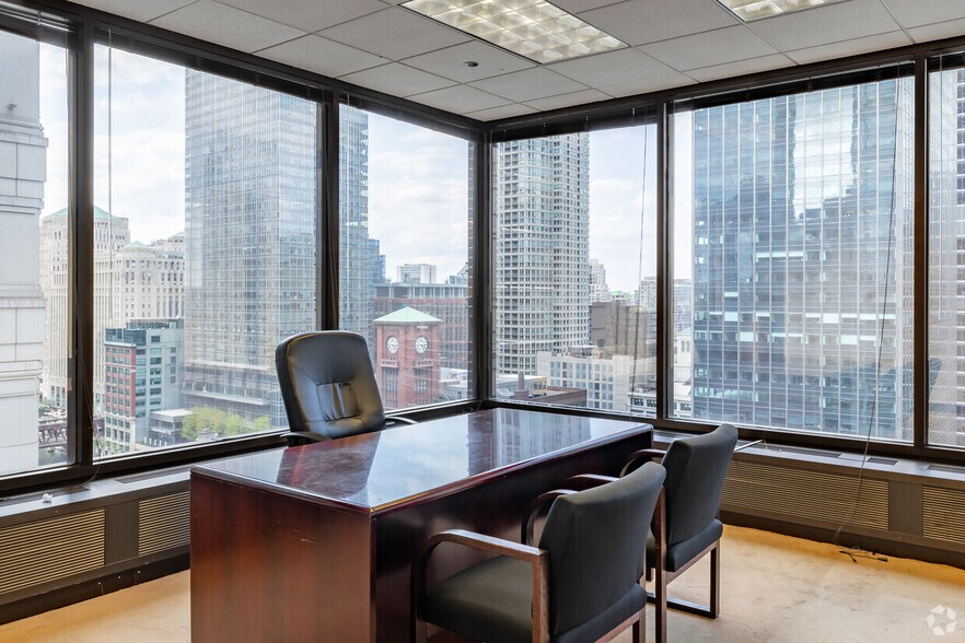 More Photos Of 55 W Wacker Dr, Chicago Office For Lease