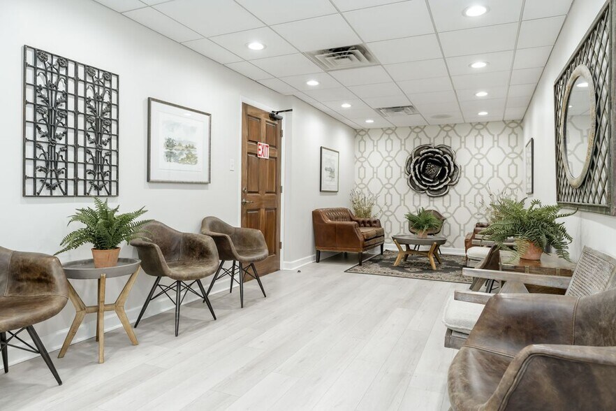 More Photos Of 4122 Shelbyville Rd, Louisville Medical For Sale