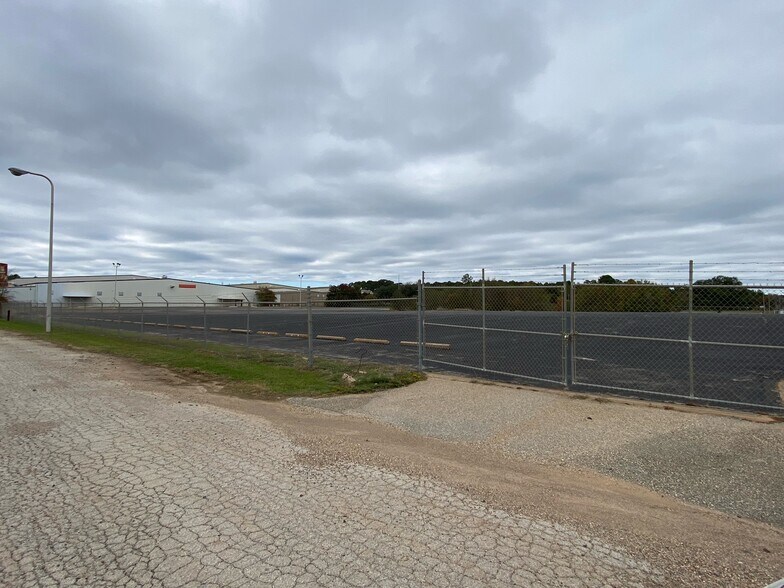 More Photos Of 901 Fisher Rd, Longview Industrial For Sale