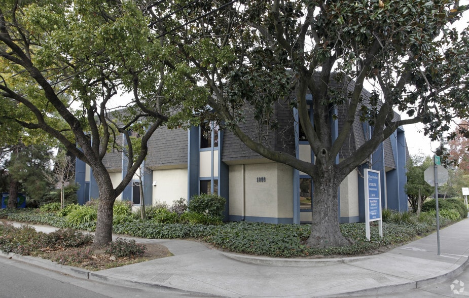 Primary Photo Of 1866 B St, Hayward Medical For Sale