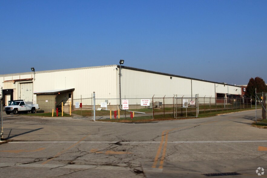 More Photos Of 6101 Strawberry Ln, Louisville Warehouse For Lease