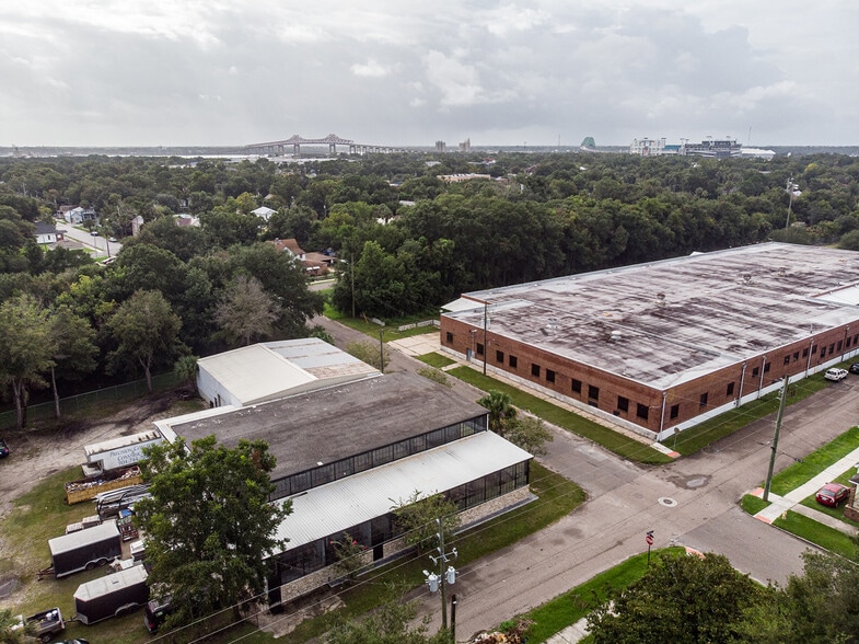 More Photos Of 555 E 3rd St, Jacksonville Warehouse For Lease