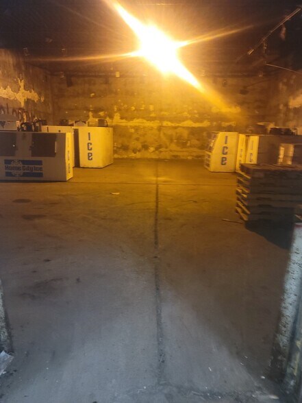 More Photos Of 800 W 17th St, Muncie Warehouse For Sale