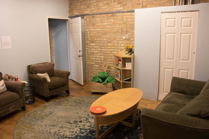 More Photos Of 1224 W Belmont Ave, Chicago Storefront Retail Residential For Lease