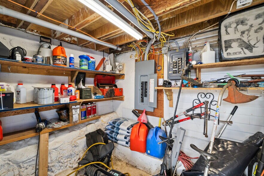 More Photos Of 180 Main St, North Woodstock Hotel For Sale
