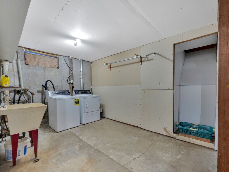 More Photos Of 44434 SE Coalman Rd, Sandy Light Manufacturing For Sale