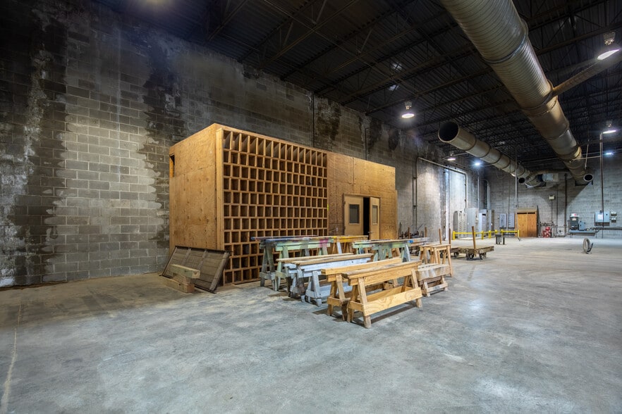 More Photos Of 1900 Cole Street, Saint Louis Manufacturing For Sale