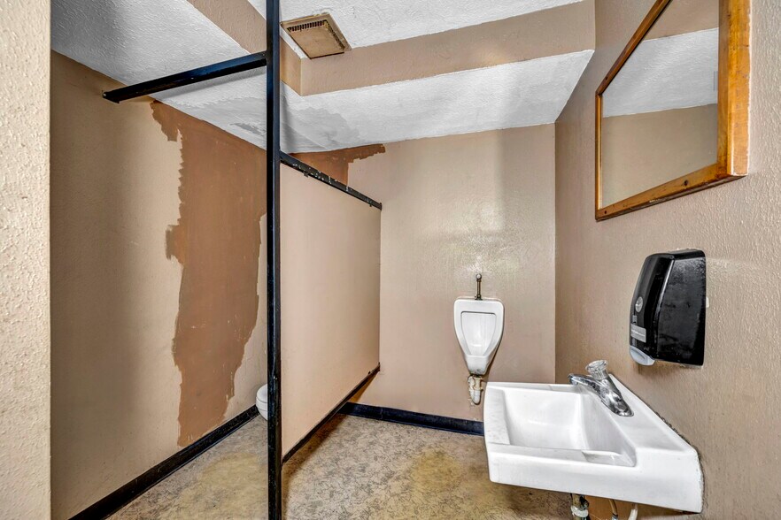 More Photos Of 40980 Butternut Park Ct, Elyria Specialty For Sale