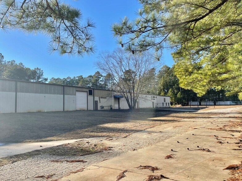 More Photos Of 122 Premier Dr, Greenwood Warehouse For Lease
