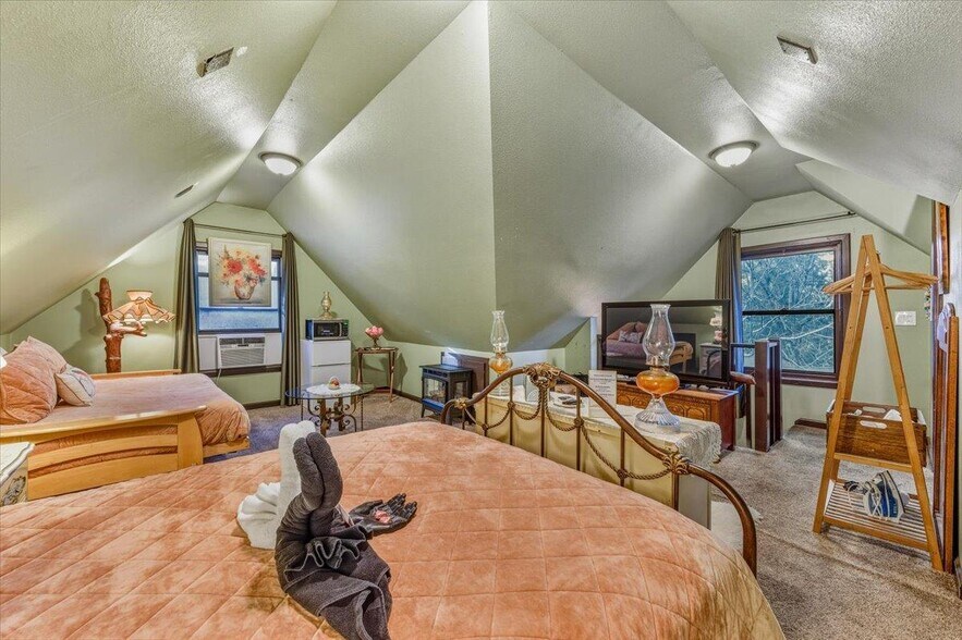 More Photos Of 301-317 S Pine St, Nevada City Hotel For Sale