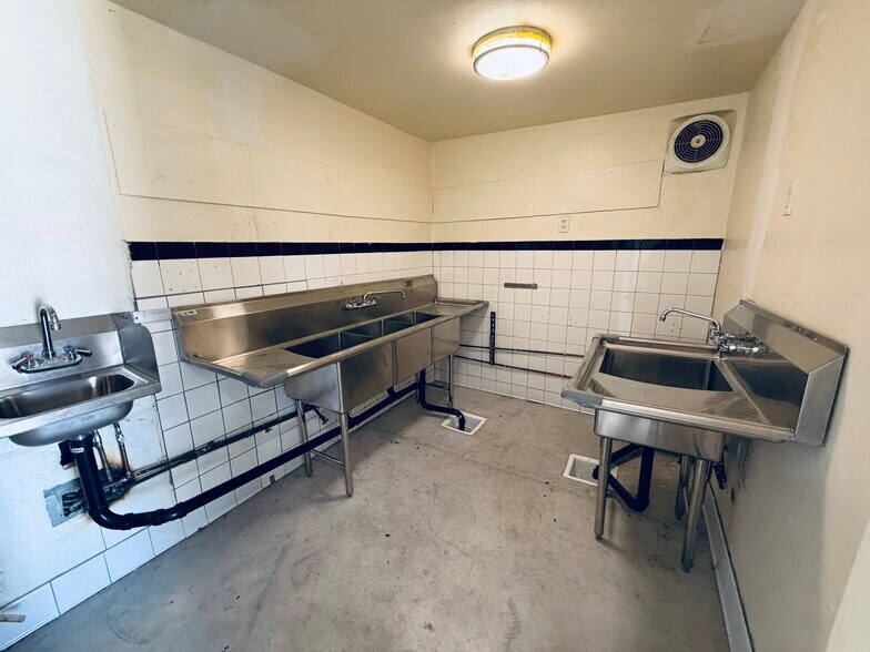 More Photos Of 8471 Walker St, La Palma Service Station For Lease