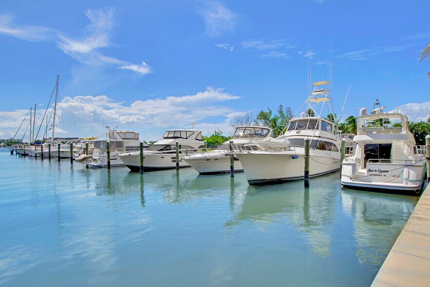 More Photos Of 802 E Windward Way, Lantana Apartments For Sale