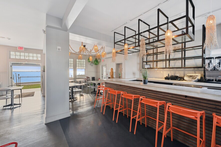 More Photos Of 32 Lighthouse Rd, Hampton Bays Hotel For Sale